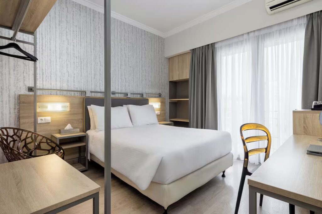 Athens Airport to Pan Hotel